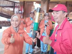 Ning Ita Berangkatkan kirap api Porprov Jatim VIII Tahun 2023 Dari Kota Mojokerto ke Surabaya