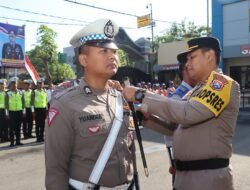 Patuhi Aturan Berkendara Kapolres Memimpin langsung Apel Gelar Pasukan Ops Zebra Semeru 2023