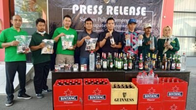 Tegakkan Perda, Satpol PP Kabupaten Mojokerto Amankan 22 PSK, 148 Botol Miras dan 289 bungkus rokok ilegal