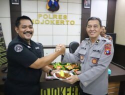 Ucapan Selamat Diberikan Kapolres Mojokerto Pada Syukuran HUT Humas Polri ke-72