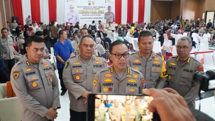 Bakti Sosial Dan Penanaman Pohon Serentak Di Polresta Sidoarjo ...