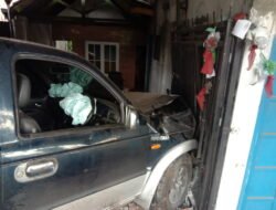Tabrak Rumah Warga di Jombang Berakhir Damai, Pengemudi Sanggup Ganti Kerusakan