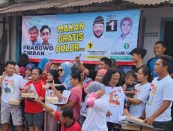 Niken dan Mahardika Soekarno Bagikan Makanan dan Susu Gratis 