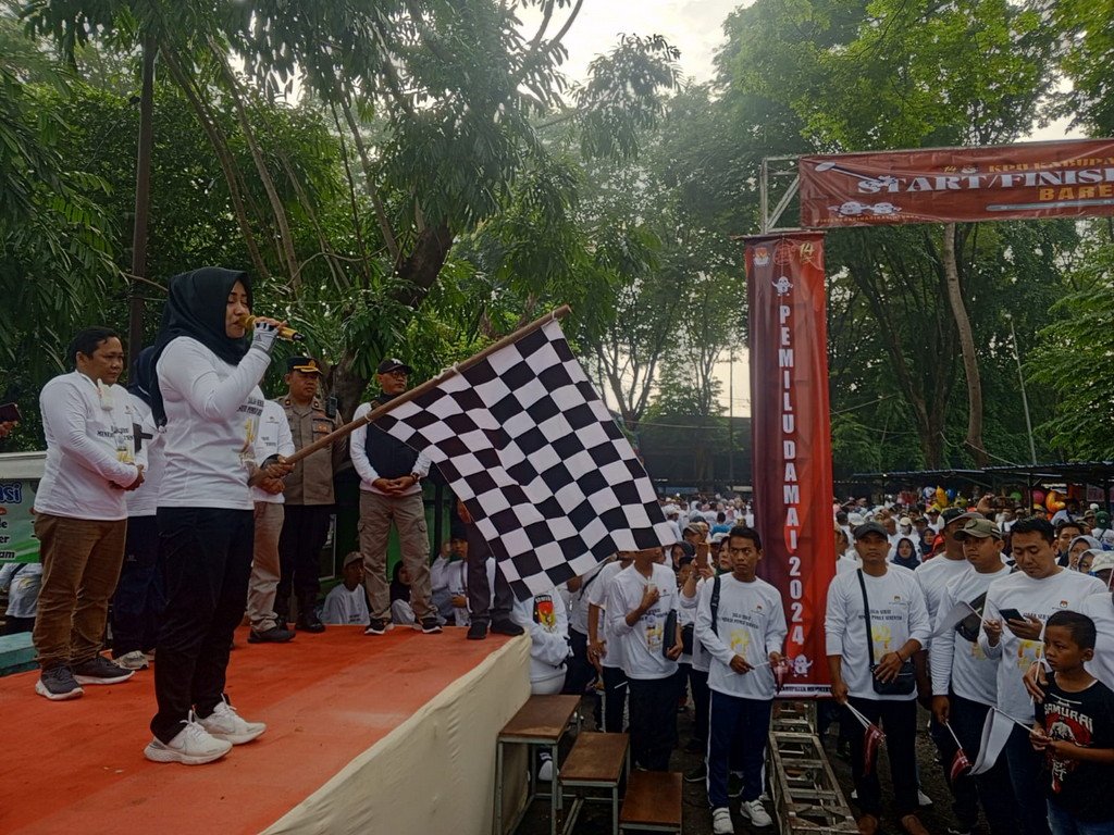 Ingatkan Masyarakat Pemilu Sudah Dekat, KPU Kabupaten Mojokerto Gelar Jalan Sehat