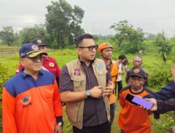Pj walikota Mojokerto Berikan Santunan Untuk Korban Terseret Arus di Pacet
