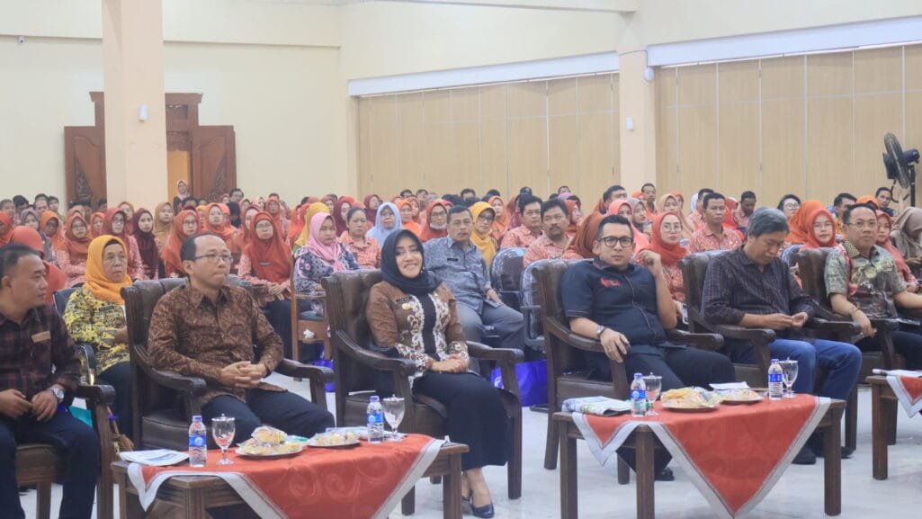 Bupati Imbau ASN Dapat Berikan Konferensi Pers Yang Efektif Hadiri Workshop Penulisan Naskah Siaran Per
