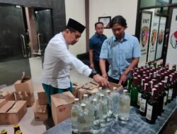8 Penjual Miras dengan Ratusan Botol Barang Bukti di Tangkap Polres Jombang