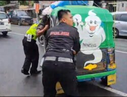 Viral…!!  Motor Rusak Saku Nipis, Keluarga Pemudik Asal Jakarta Dibantu Polres Mojokerto