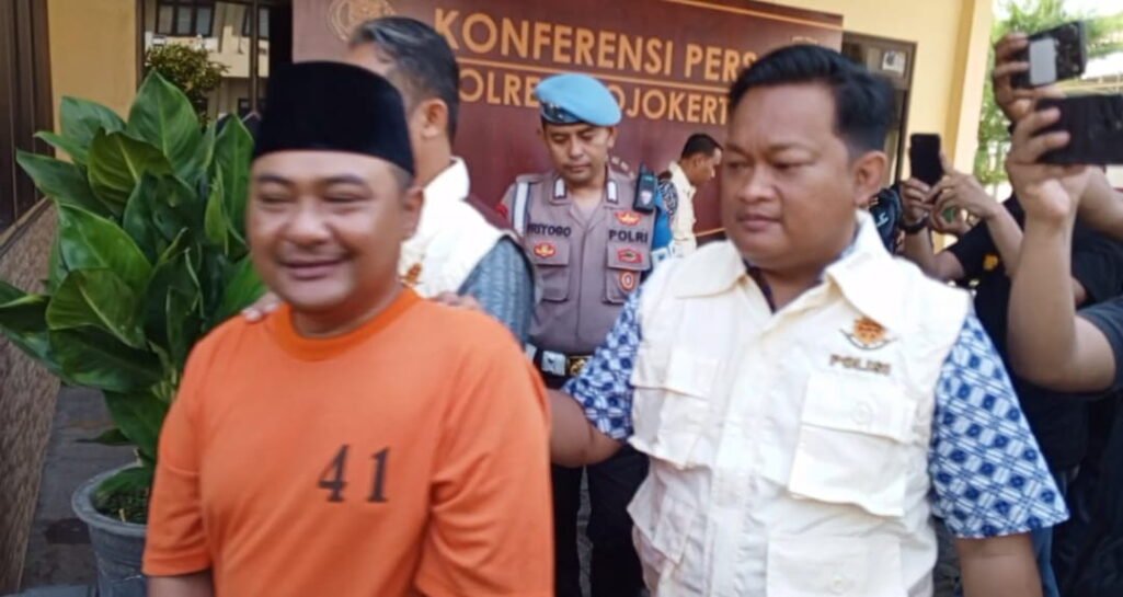 Korupsi Anggaran Desa 360 Juta, Kades SampangAgung Ditangkap Paksa Polres Mojokerto