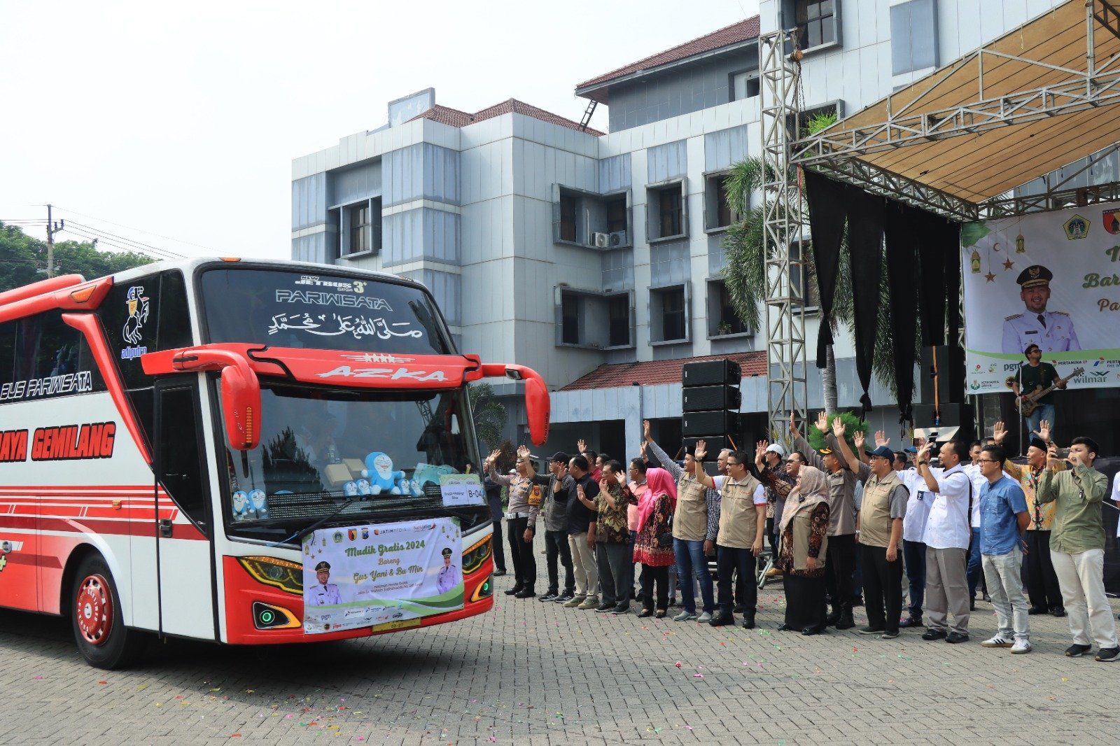 Mudik Gratis 2024 Forkopimda Gresik Berangkatkan Ribuan Pemudik Dari Gresik Dengan Bus Dikawal 1707