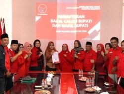 Dikawal Puluhan PAC-PDIP, Ikfina Fahmawati Rebut Rekom dari PDI Perjuangan