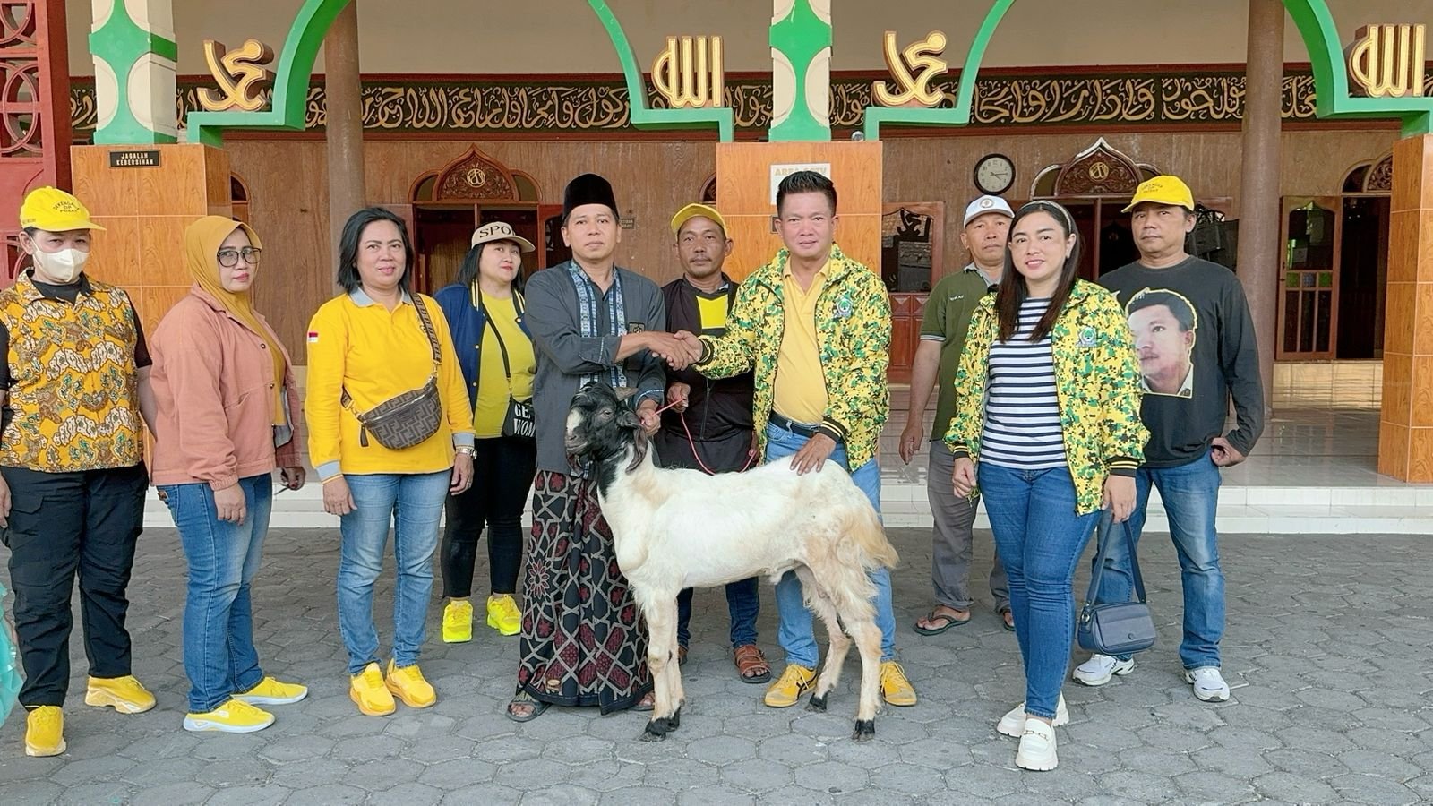 Jelang Hari Raya Idul Adha Anggota Dprd Gresik Wongso Negoro Bagikan 5