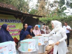 Bupati Mojokerto Serahkan Bantuan Peralatan Kerja, t