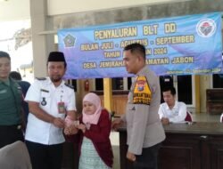 Pemdes Jemirahan Serahkan BLT – DD TriWulan Tiga Kepada 30 KPM