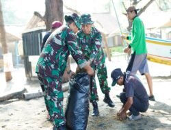 Dalam Rangka HUT TNI Ke-79, TNI bersama Masyarakat Giat Karya Bhakti Pembersihan Pantai Serang