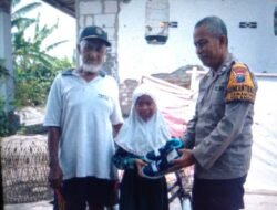 Jajaran Polsek Tulangan Ke Anak Yatim Desa Kemantren Hadiahi Sepatu Baru untuk Anak Yatim Piatu
