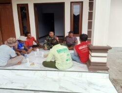 Babinsa Desa Salam Galang Semangat Gotong Royong Bersama Warganya