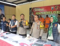 Pamer Senpi Rakitan di Medsos, Dua Pria Diamankan Polisi