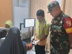 Babinsa Koramil Trawas Dampingi Warga Operasi Katarak Di Klinik Mata Royal EDC Mojosari