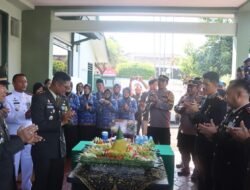 Kapolres Pasuruan Beri Kejutan HUT ke-79 TNI di Makodim 0819 Pasuruan