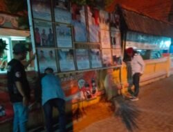 Tindaklanjuti Laporan Masyarakat, Bawaslu Gresik Respon Cepat APK Paslon di Pagar Balai Desa Sukowati Bungah
