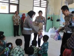 Polisi Lalu Lintas Sidoarjo Peduli, Turun Langsung Edukasi Warga di Kepetingan