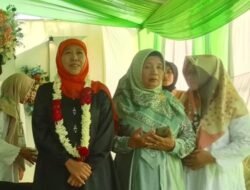 Cagub Khofifah Silaturohmi ke Pondok Pesantren Roudlotul Hanan Kanigoro