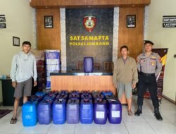 Polisi di Jombang Gagalkan Pengiriman 22 Jerigen Tuak Asal Tuban