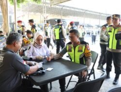 Pastikan Kesiapan Pengamanan Pilkada Serentak, Polres Mojokerto Kota Gelar Apel Penyerahan Rompi Serta Pemeriksaan Kesehatan