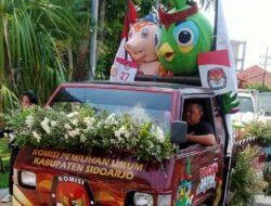 Maskot Pilkada Sidoarjo, KPU Kirab Guk KASIJO Mendampingi Si-JALIH Diserahkan ke KPU Surabaya