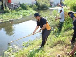 Antisipasi Banjir, Kapolres Sumenep Ajak Masyarakat Bersihkan Sungai Marengan