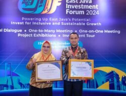 Pemkab Gresik Raih Dua Penghargaan Di Ajang East Java Investment Forum
