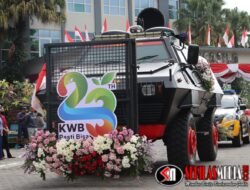 Kendaraan Baracuda Brimob meriahkan acara Batu Art Flower Carnival 2024