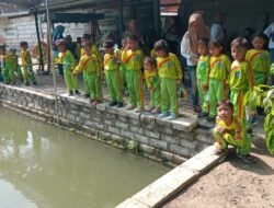 Tumbuhkan Rasa Cinta Tanah Air, Siswa TKN Pembina I Kunjungi Markas Koramil 0815/11 Pungging