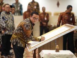 Tanda Tangani Pakta Integritas, DPRD Jatim Komitmen Perangi Korupsi