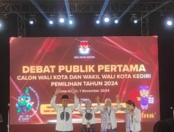 Pendukung Paslon Membludak, Debat Pertama Pilkada Kota Kediri 2024 Berjalan Lancar dan Kondusif