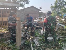 Kodim 0808/Blitar Laksanakan Karya Bakti Bantu Warga Terdampak Bencana di Blitar