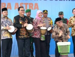 Pjs. Bupati Blitar Dampingi Menteri Desa, Lepas Ekspor Kendang Djembe