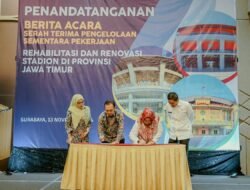 Plt Bupati Gresik Tandatangani Berita Acara Serah Terima Pengelolaan Sementara Pekerjaan Rehabilitasi dan Renovasi Stadion Gejos
