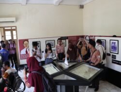 Stikosa AWS dan YKAI Jatim Adakan Pelatihan Video Konten Jurnalistik Sambil Berwisata Sejarah