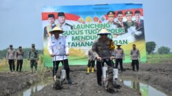 Dukung Ketahanan Pangan, Polres Gresik Gelar Menanam Jagung di Desa Karang Andong