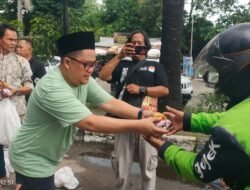 Bermanfaat Bagi Sesama, Tim Super Bangwan Bagikan Ratusan Nasi Bungkus Di Beberapa Titik Di Palembang