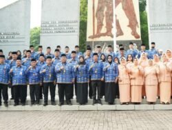 Pemkab Sidoarjo Peringati HUT KORPRI Ke-53 & HUT Dharma Wanita Persatuan Ke-25 Tahun 2024 Ziarah ke TMP Kusuma Bangsa