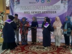 Kades Mojotengah dan BKKBN Gelar Wisuda Selantang BKL Sehat Sentosa 2024 Diikuti 36 Wisudawan Lansia