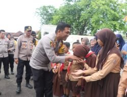 Polresta Sidoarjo Bagikan Makan Siang Bergizi untuk Pelajar TK dan SD