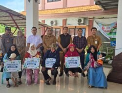 Melalui Dinas Sosial, Pemkab Mojokerto Salurkan BLT-DBHCHT Kepada 416 Penerima Manfaat di 4 Kecamatan
