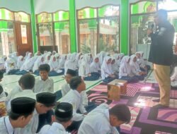 Marak berita viral gengster, Kasi Humas Polres Pasuruan Berikan Pembinaan di sekolah