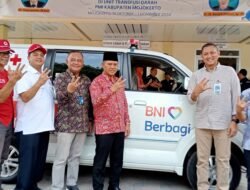BNI Mojokerto Serahkan Ambulance CSR untuk PMI Kabupaten Mojokerto
