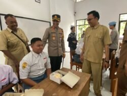 Si Sumeh” dan “Si Sabar” Polres Pasuruan Kota Kembali Berbagi Makanan Sehat Bergizi Gratis bagi Pelajar