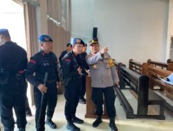 Jelang Misa Natal, Anggota Polresta Sterilisasi Gereja Yang Ada Di Sidoarjo